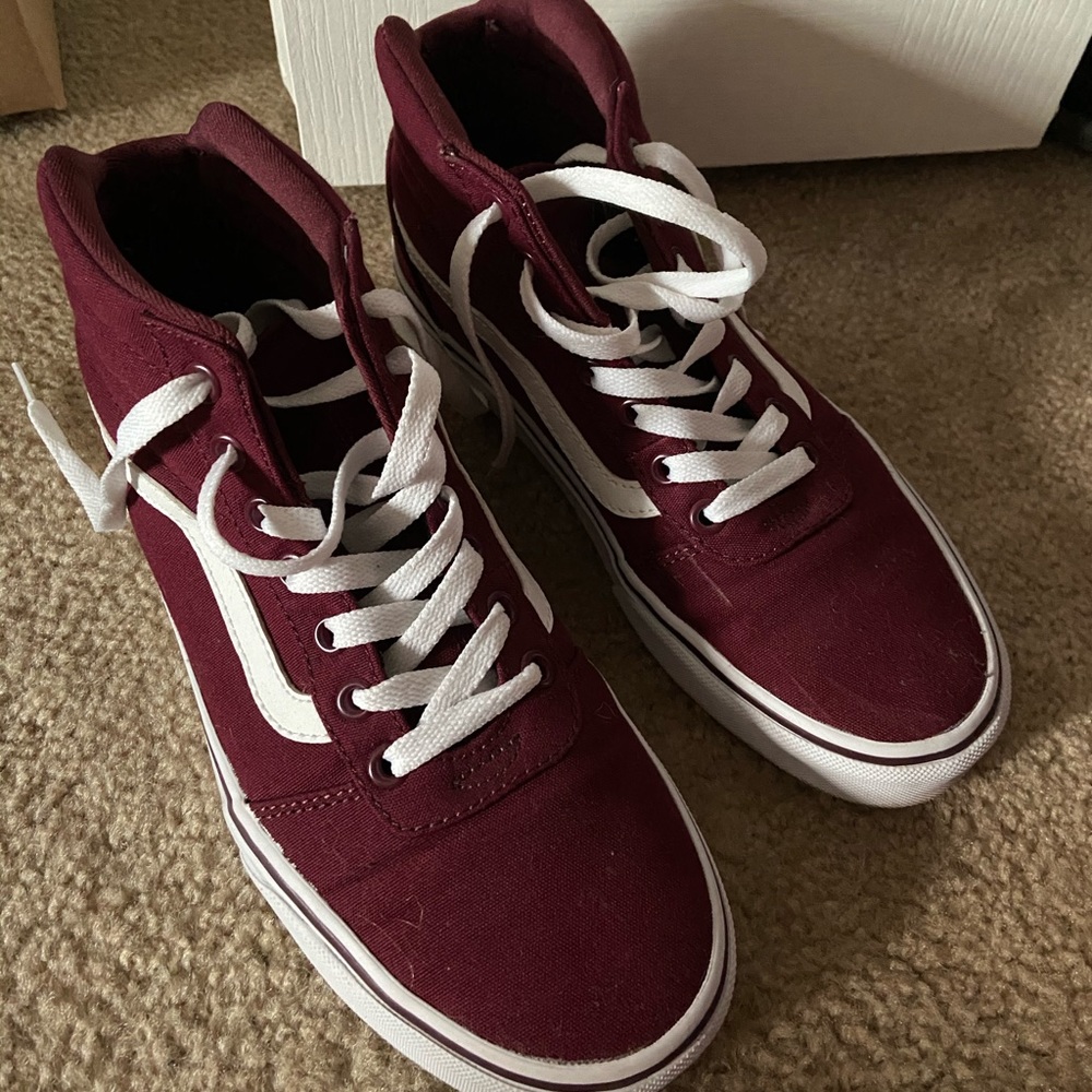 maroon sk8-hi vans!